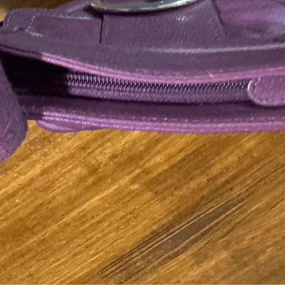 Vintage Purple Leather Crossbody Bag - Picture 7 of 12